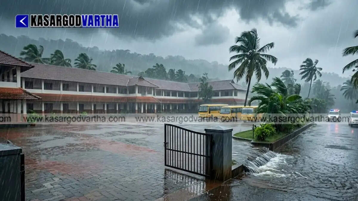  Heavy rain warning graphic for Kasaragod district.