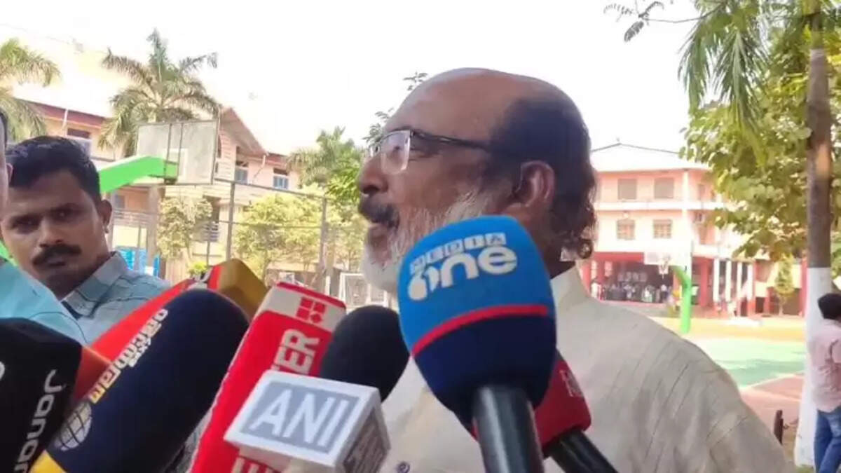 Thomas Isaac commenting on Shashi Tharoor and his future in Congress