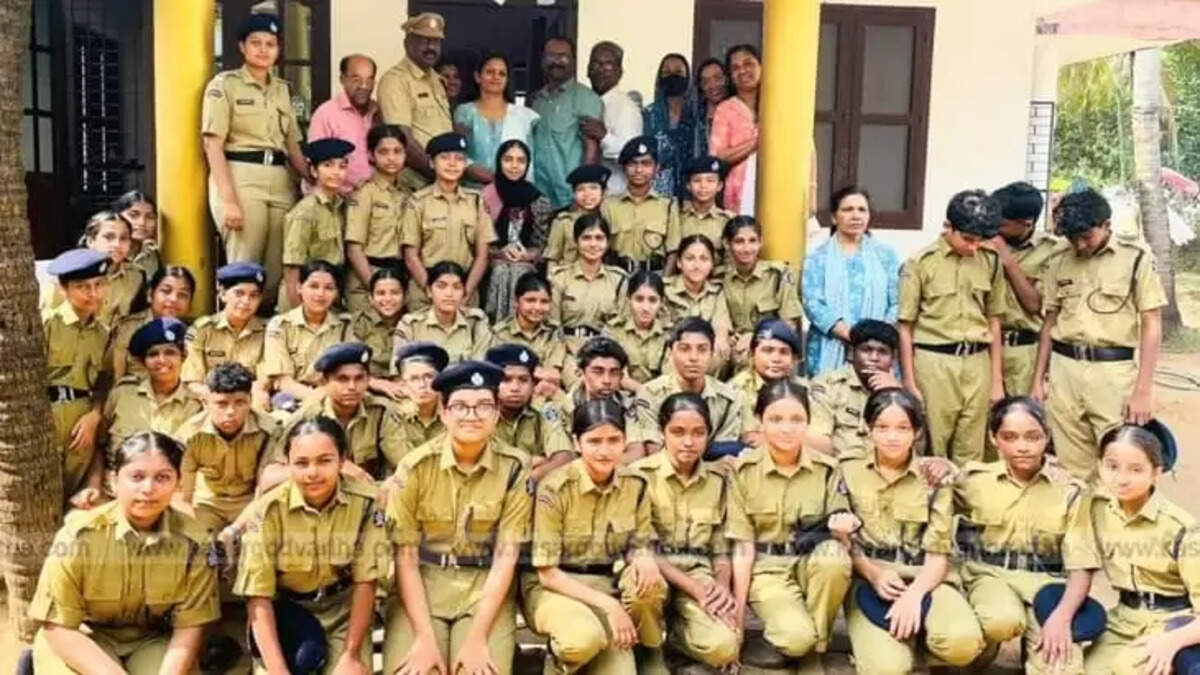 Students Police Cadets and Janamaithri Police Visit Ailing Classmate Nafiya as Part of Friends at Home Project
