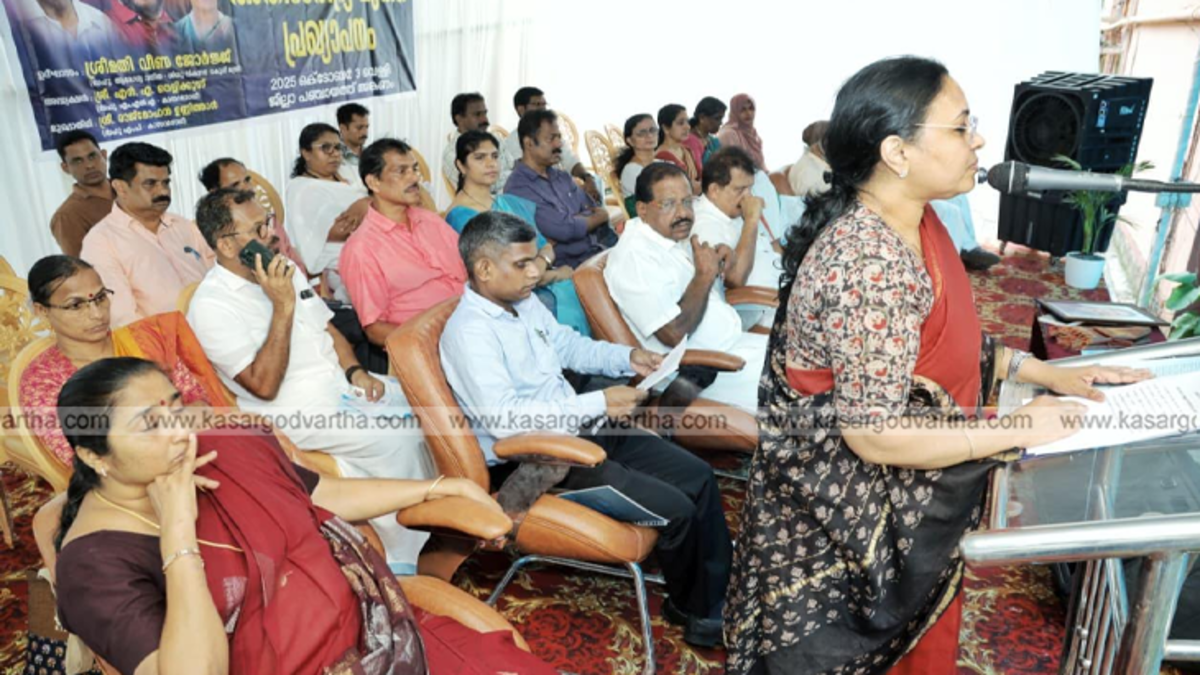 Minister Veena George declaring Kasaragod ultra poverty free