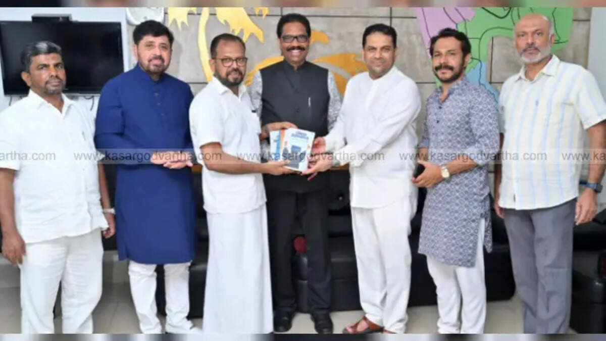 release of dr amanulla vadakkengetras book vijaya manthranga