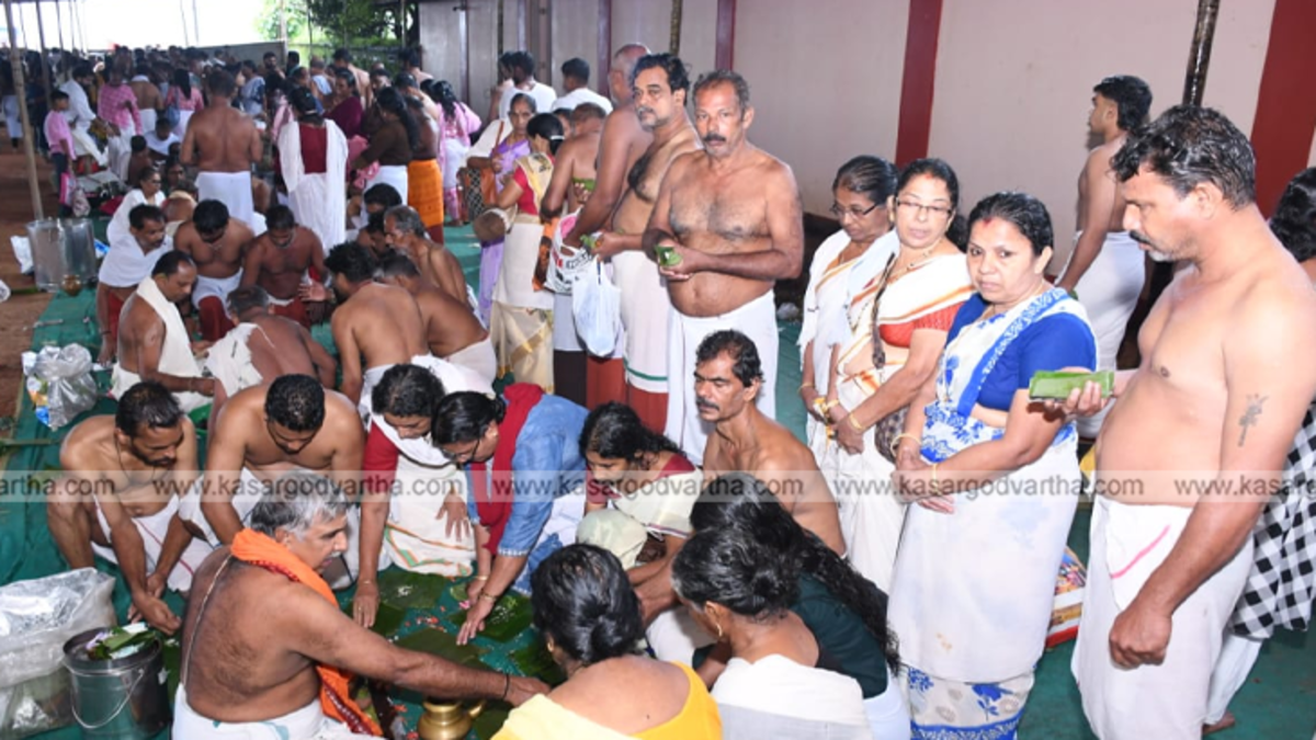 Devotees performing Karkidaka Vavubali at Trikanad Temple.