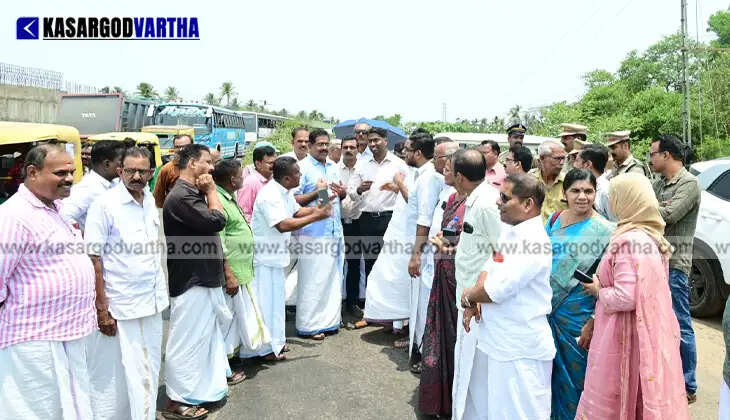 District Collector Arjun Pandian is evaluating the construction of the national highway within the limits of Nileswaram Municipality.&nbsp;