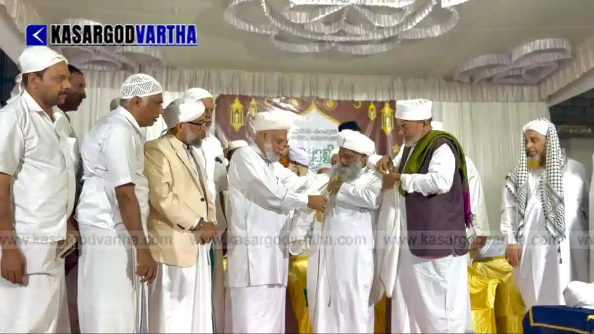Image reflecting KT Abdulla Faizy taking charge as Qazi for Kuniya and other mahalls