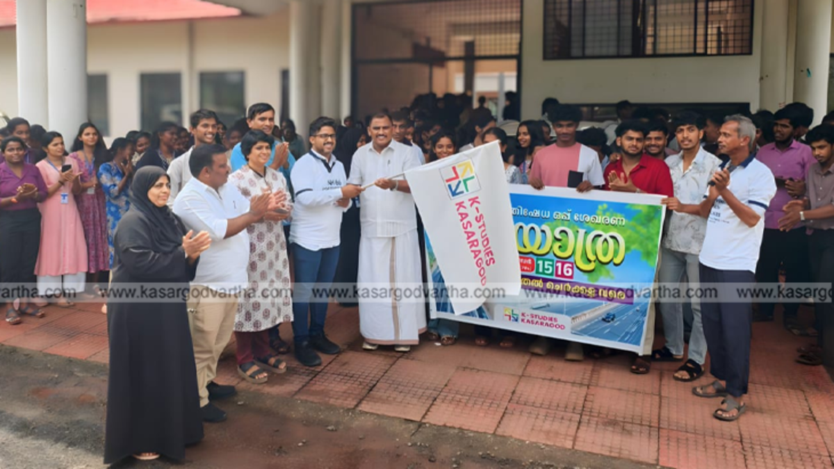 AKM Ashraf MLA flagging off Nasser Cherkalam's padayatra