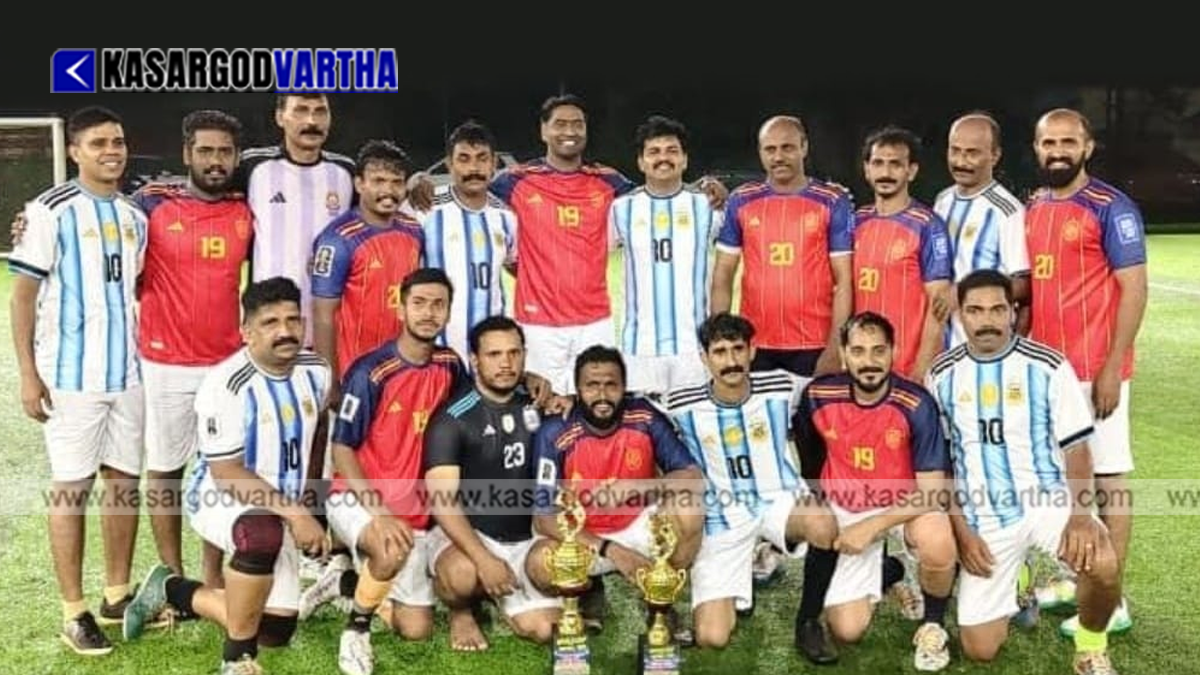 Participants of the friendly football match between Kasaragod District Police and Press Club