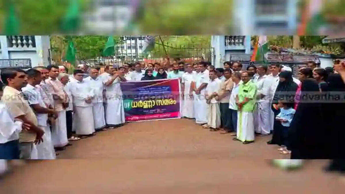 Protest against closure of Kumbla Kanchikatta bridge