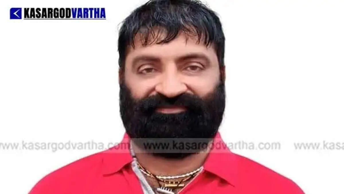 &nbsp;Police Use Crane to Seize Bus of Kalabhavan Sobi George After He Removes Tires to Thwart Action in Fraud Case