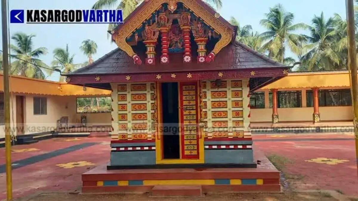 Major theft at Nileshwaram Kottapuram Sree Vaikuntha Temple; ₹30,000 stolen after breaking open 6 donation boxes.