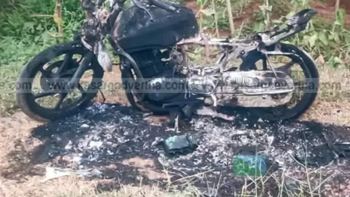 Martyr Fund Controversy: Violence in Payyannur; Supporter's Bike Burnt