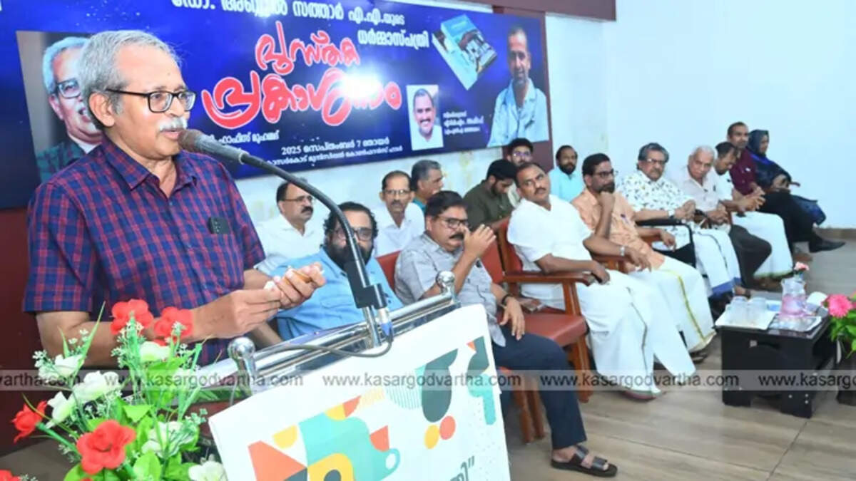 Dr. N.P. Hafeez Muhammad speaking at the book launch event of 'Dharmaspathri' in Kasaragod.