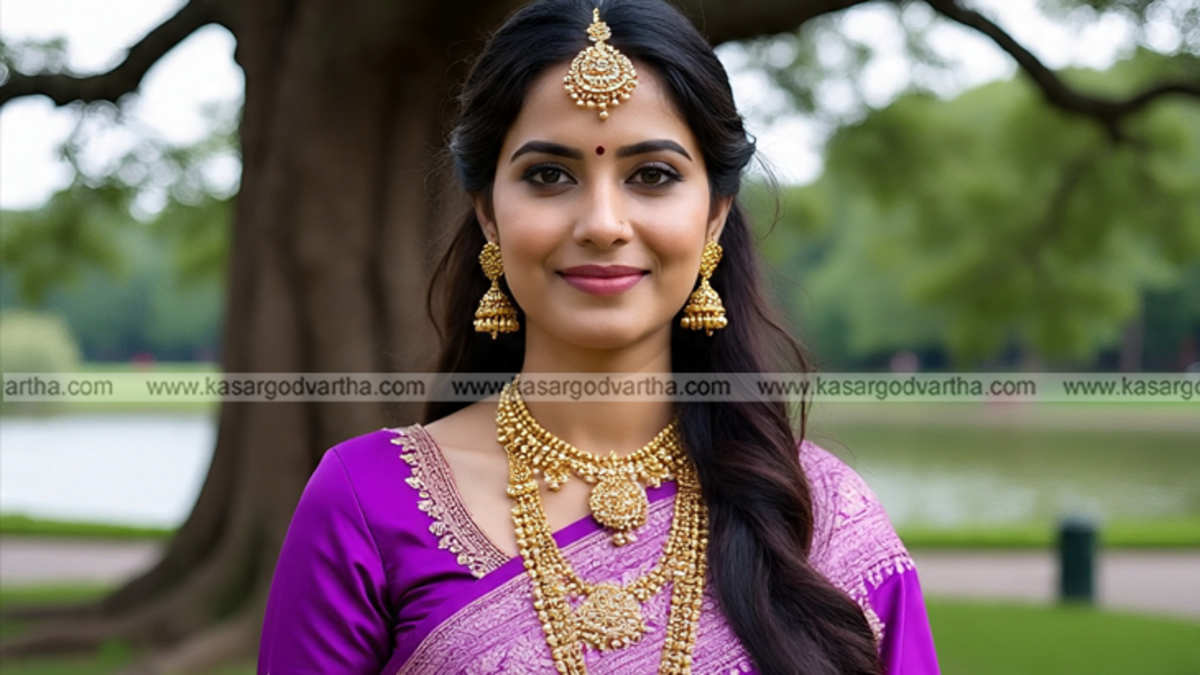 Gold coins and jewelry representing gold rate drop in Kerala