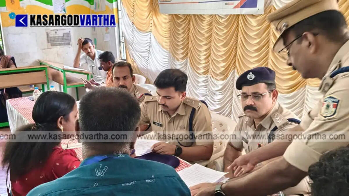 Representational image reflecting district police chief grievance adalat and public interaction