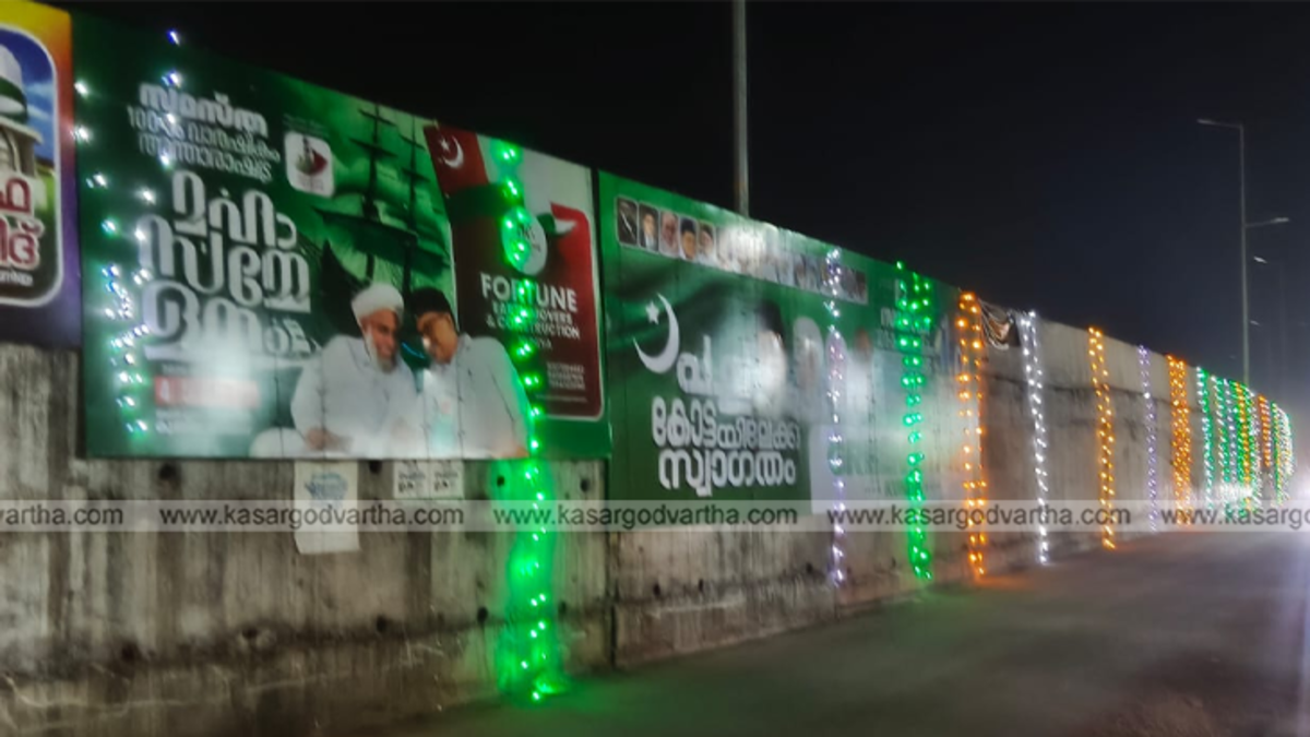 A view of the massive stage and preparations at the Samastha conference venue in Kuniya.