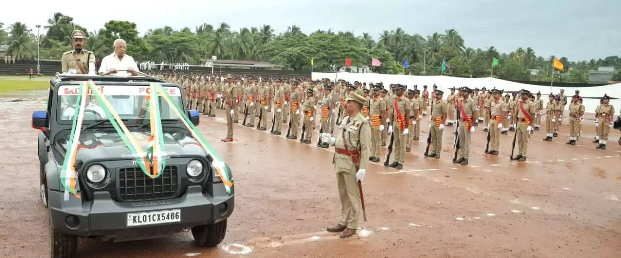  Minister K Krishnankutty inspecting the parade at Kasaragod Independence Day celebration.