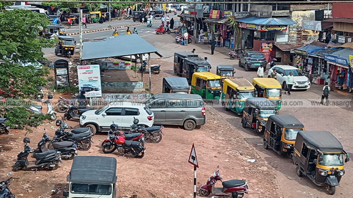  Kumbla old bus stand area currently used as auto stand