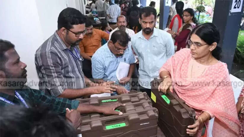 Kerala Local Body Election Polling Materials Distributed Officers Reach Booths in Seven Districts Including Kasaragod