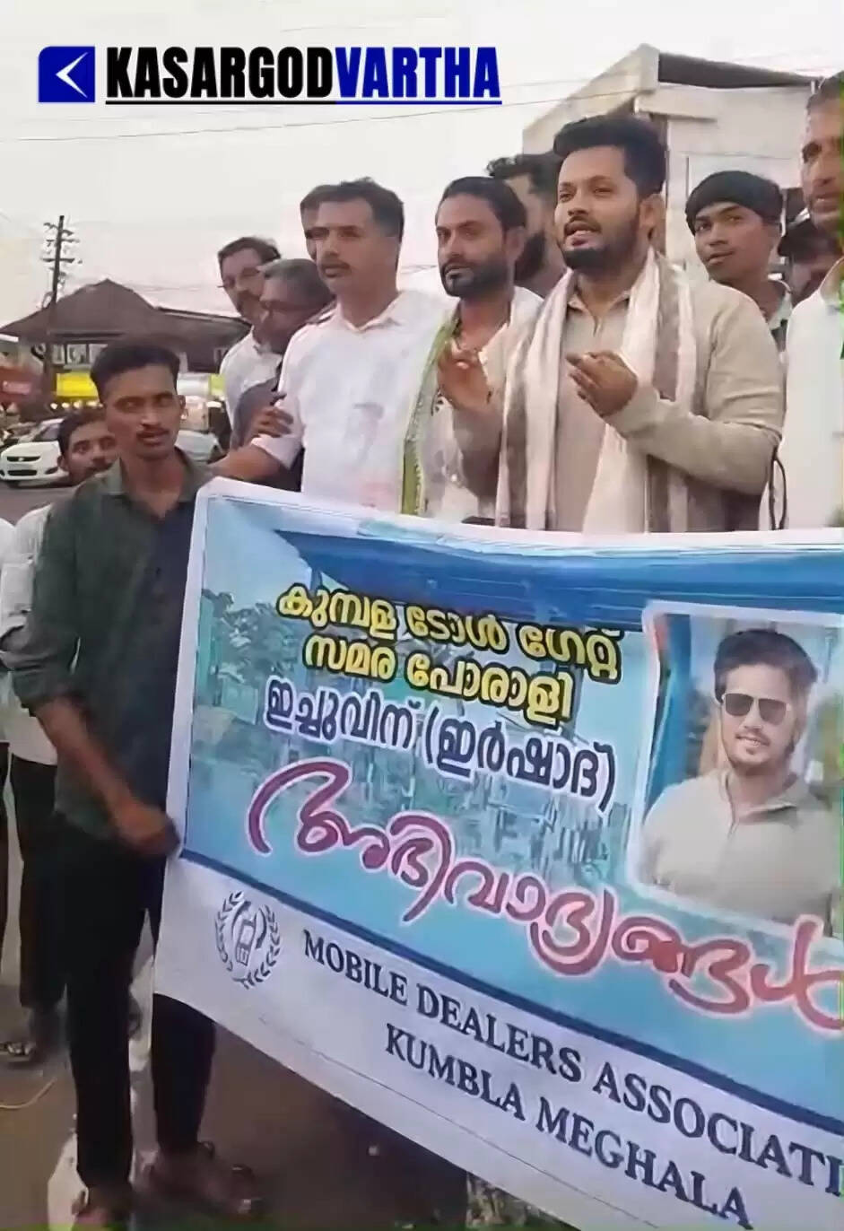 Toll protestor Irshad receiving a shawl from AKM Ashraf MLA after being released from jail.