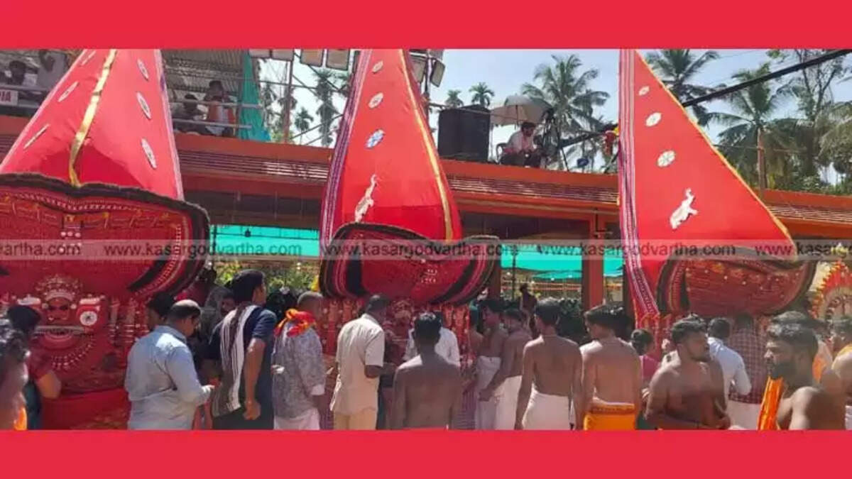 The main event of Adur Bhagavathi Temple Perunkaliyattam, where the sacred headgear of the goddesses is raised.