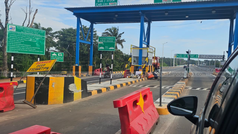 Arikkady toll gate construction with traffic
