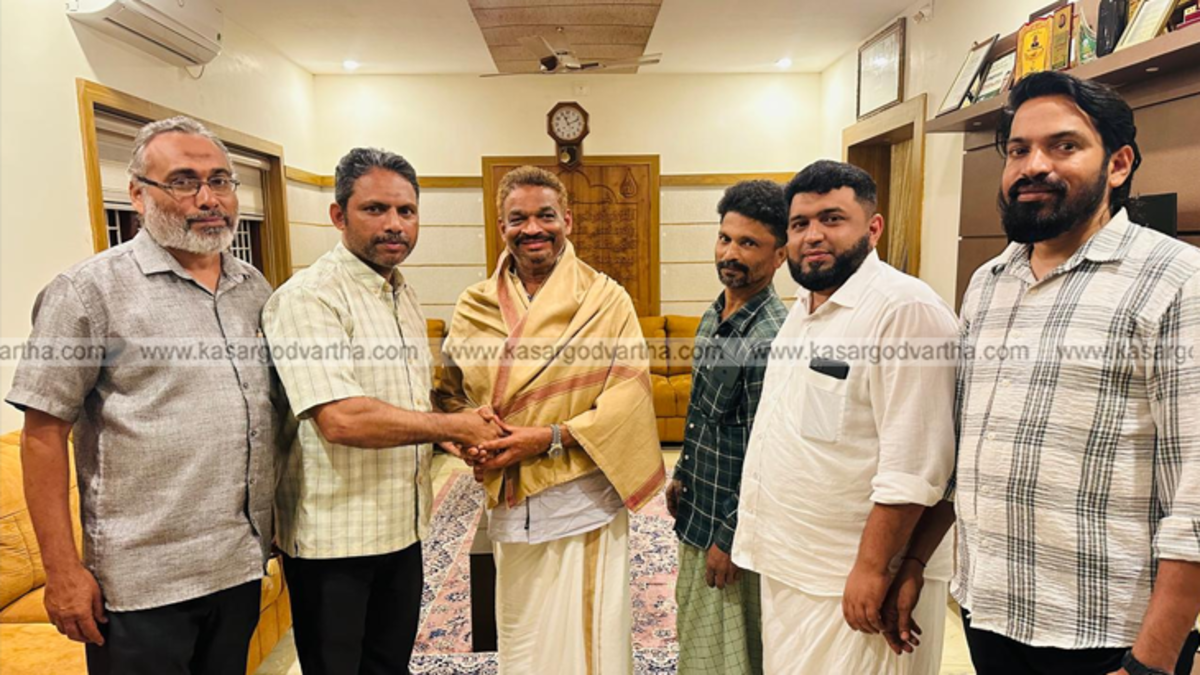 VP Abdul Khader Haji receiving shawl honor at Mogral