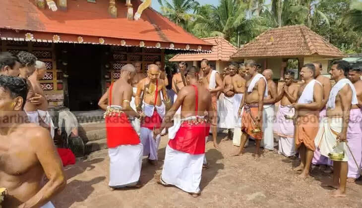 Puthenkai Muchilottu Temple Prepares for Grand Perumkaliyattam