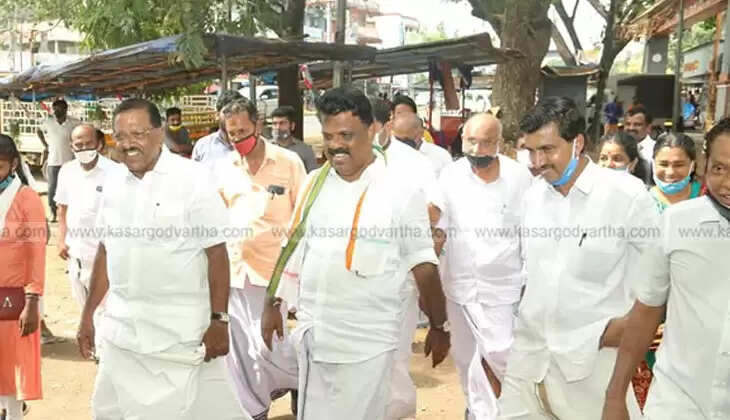 Balakrishnan Periya and Rajmohan Unnithan Mend Fences