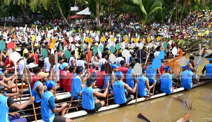 Crowd gathered at Tejaswini River for Champions Boat League