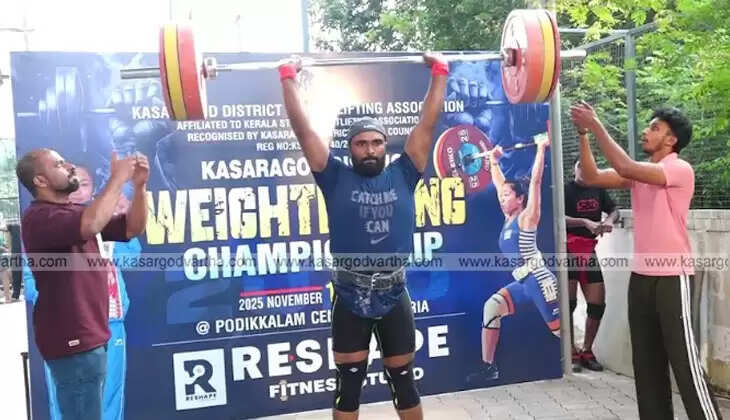 Weightlifting competition in progress at Mulleria.