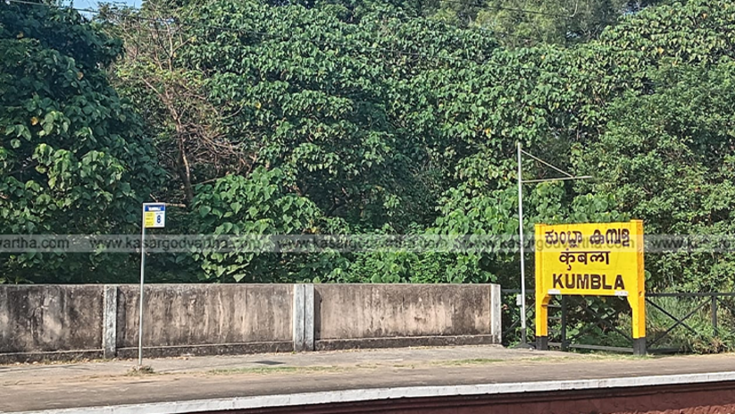 Kumbla railway station platform without a roof, causing inconvenience to passengers.