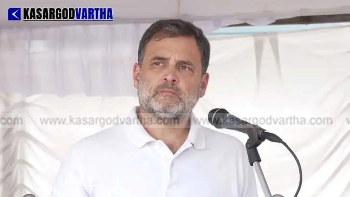 Rahul Gandhi Sings Parody at Pathanamthitta Rally, Slams Modi and Pinarayi Governments