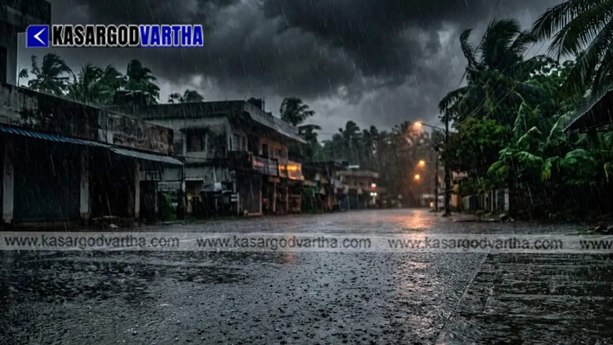 Heavy rain showers in a Kerala town under yellow alert