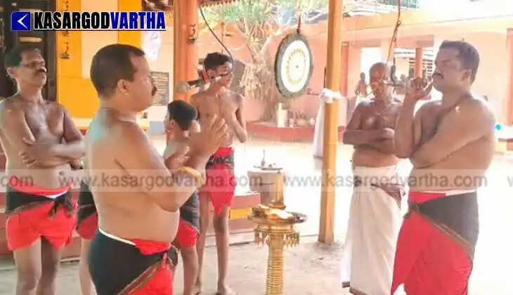 Intense Debates of 'Marathukali' Energize Poorotsavam at Padinjattamkovval Vishnumoorthy Temple