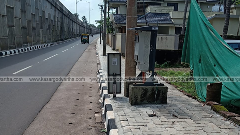 Obstacles on NH Service Road in Kasaragod