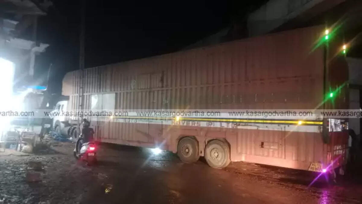 Low Height of Overpass; Container Lorry Stuck in Cherkala Caused Traffic Jam