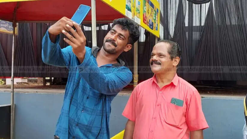 star creates a selfie sensation at school festival
