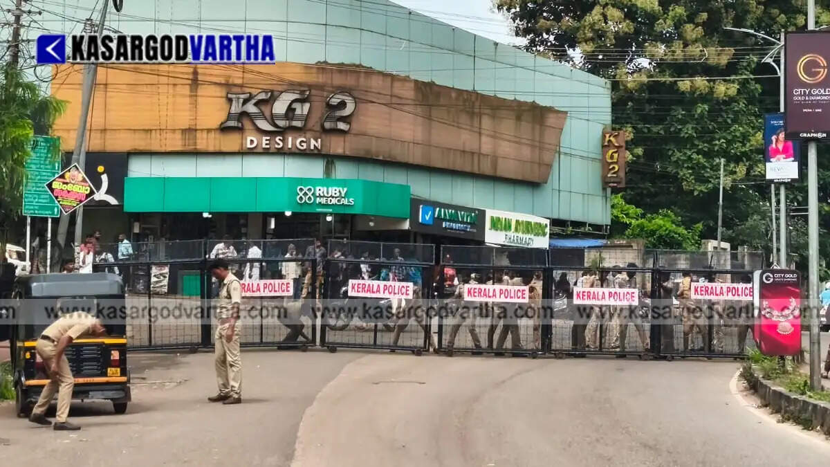 dyfi protest kasaragod general hospital child death clash