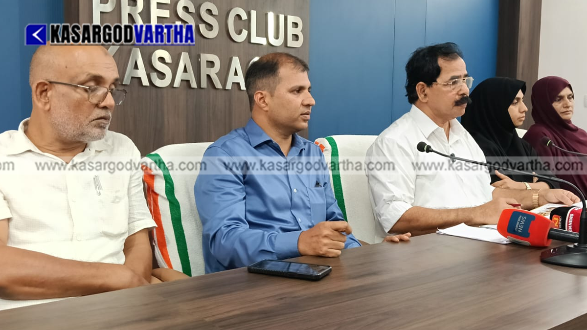 Irfana Iqbal addressing the press meet in Kasaragod