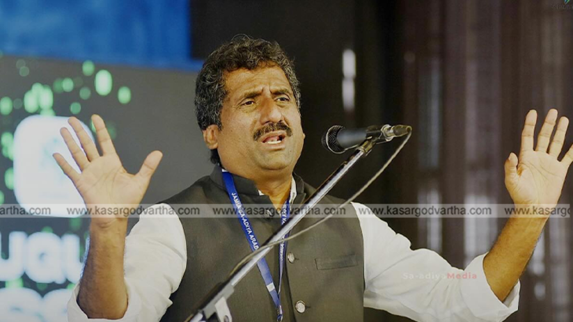 Karnataka Minister Rahim Khan inaugurating Sadhiya Sanad Dan event