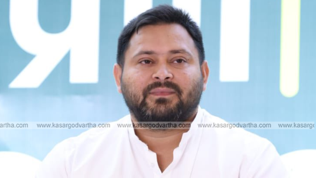 Tejashwi Yadav and Lalu Prasad Yadav campaigning together.