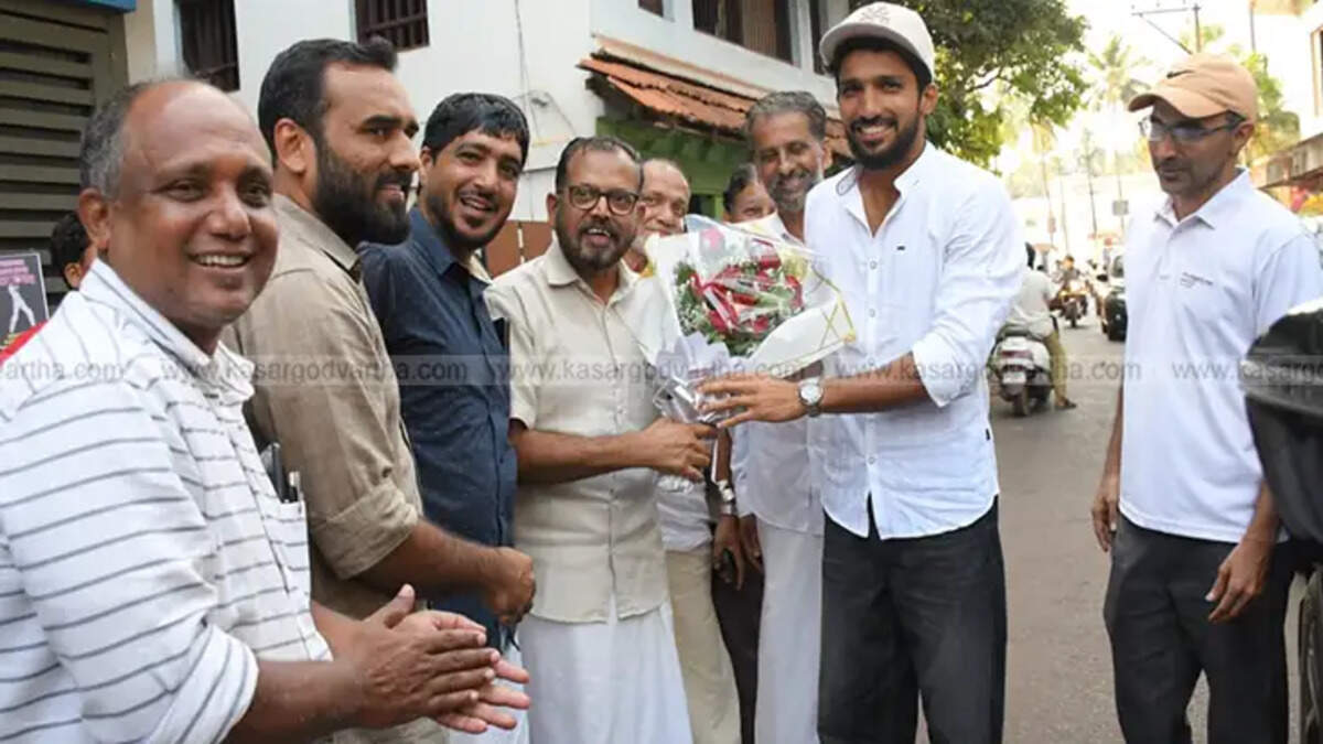 Muhammad Azharuddin receiving a warm welcome in his hometown, Kasaragod