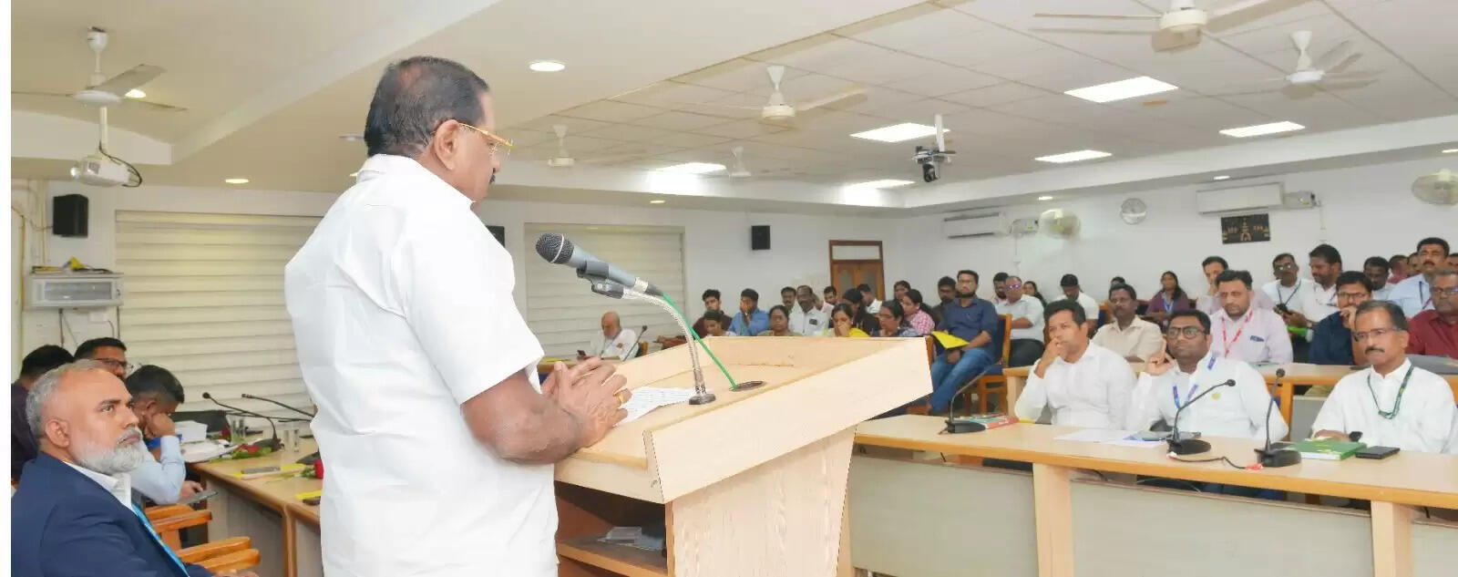 Rajmohan Unnithan MP inaugurating bank review meeting in Kasaragod
