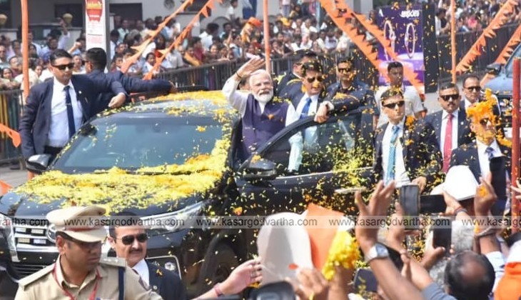 Prime Minister Narendra Modi waving to the crowd during the Udupi roadshow.