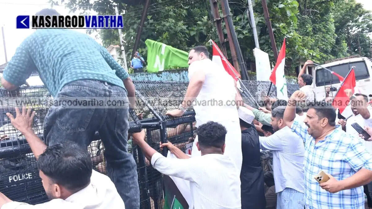 NYL stages protest march to Kasaragod General Hospital demanding comprehensive probe into student's death during surgery