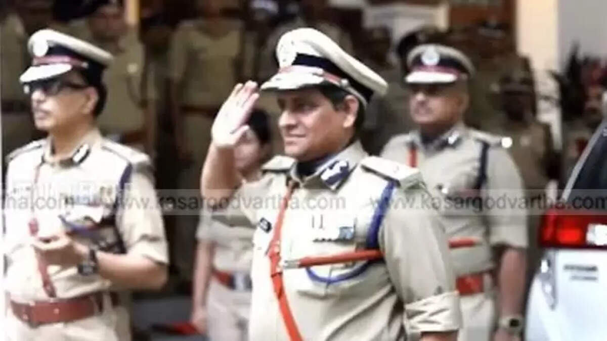 English Title: Rawada A Chandrasekhar Takes Charge as Kerala's New Police Chief