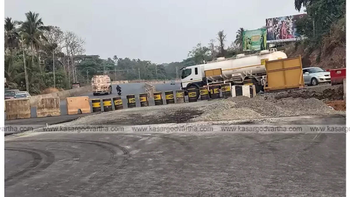 Kumbla town protests against national highway construction, Kasaragod