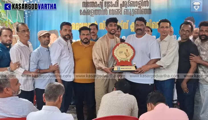Santosh Trophy player Dilshad Abdulla being welcomed by fans in Mogral, Kasaragod.