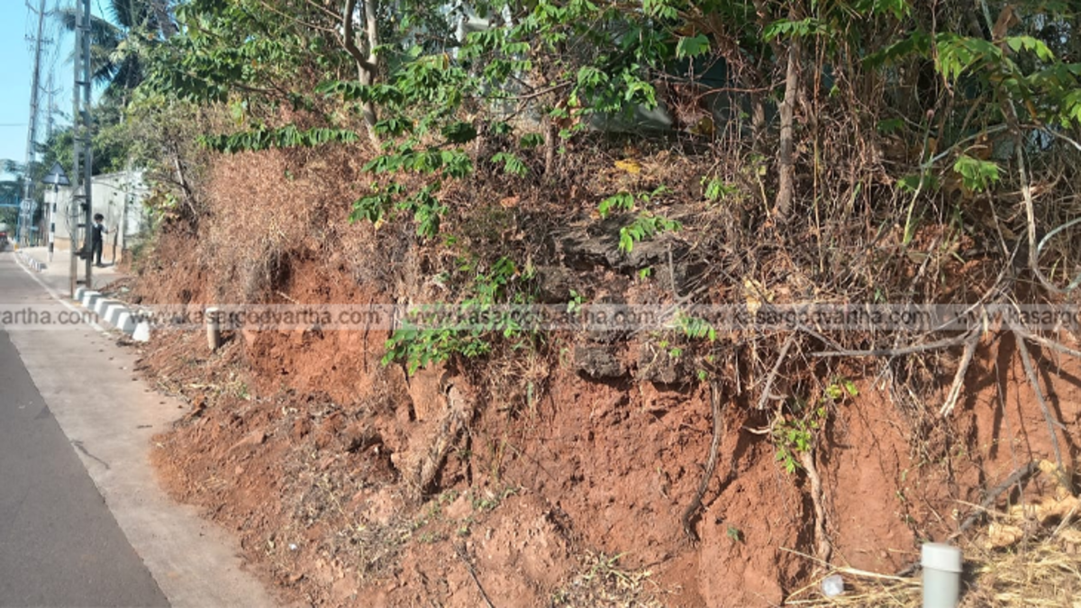 Dangerous school building near soil erosion site at Kallangai service road