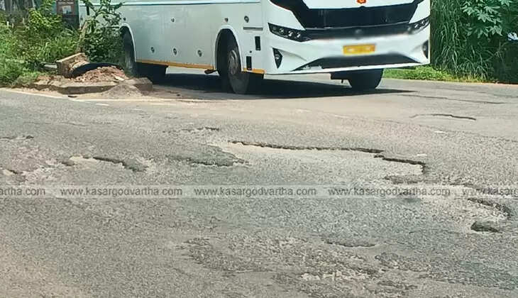 A large pothole on the Kasaragod-Kanhangad state highway in Kerala.