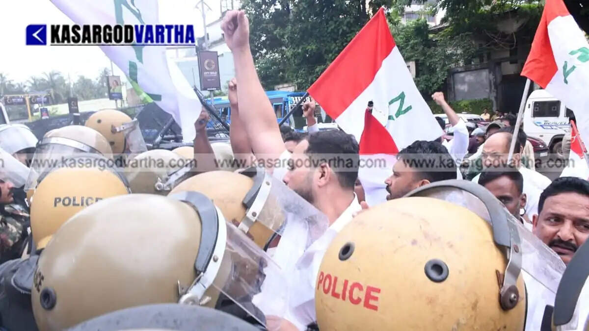 NYL stages protest march to Kasaragod General Hospital demanding comprehensive probe into student's death during surgery